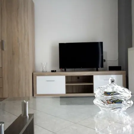 Dimitris Flat * Néoi Epivátai