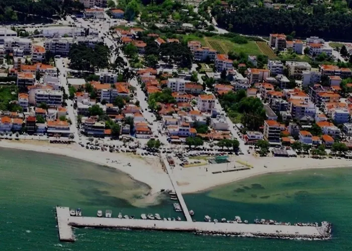 Dimitris Flat Apartmán Néoi Epivátai