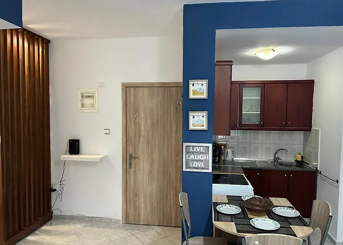 Dimitris Flat * Néoi Epivátai